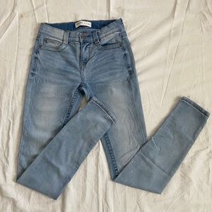 ✧ Mudd Light Wash Skinny Jeans ✧